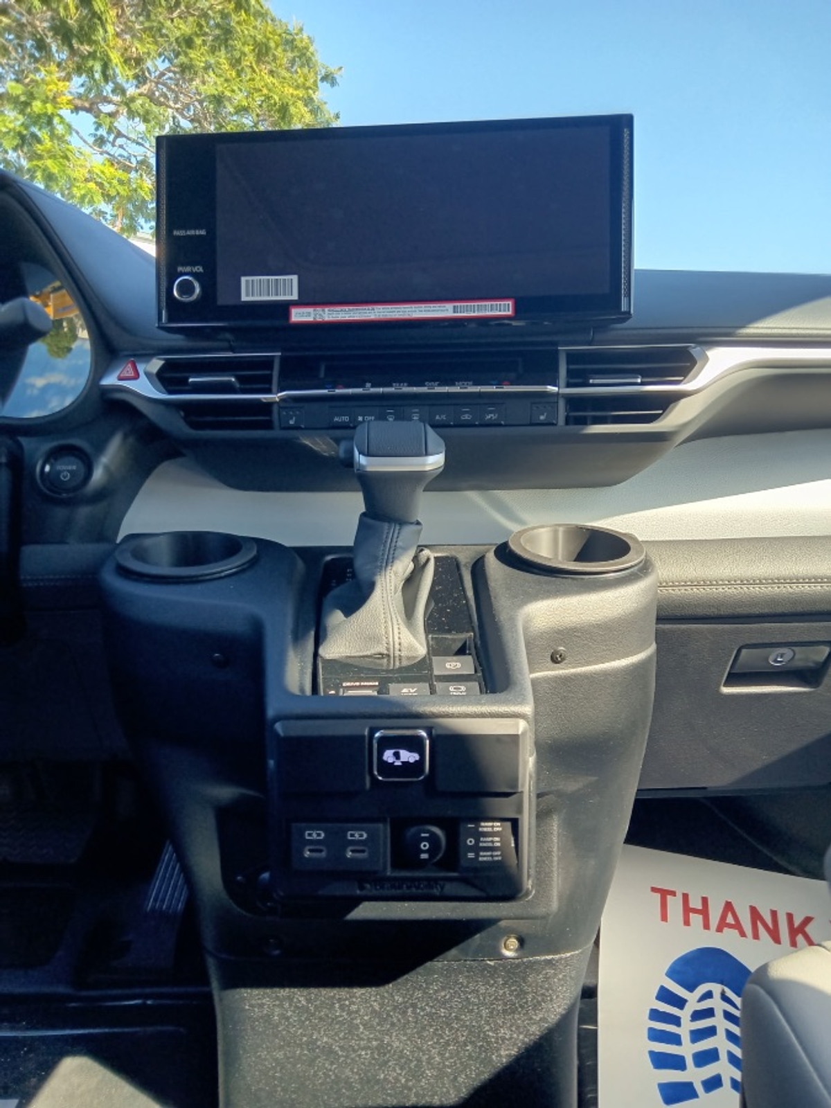 2025 TOYOTA SIENNA - Image 4