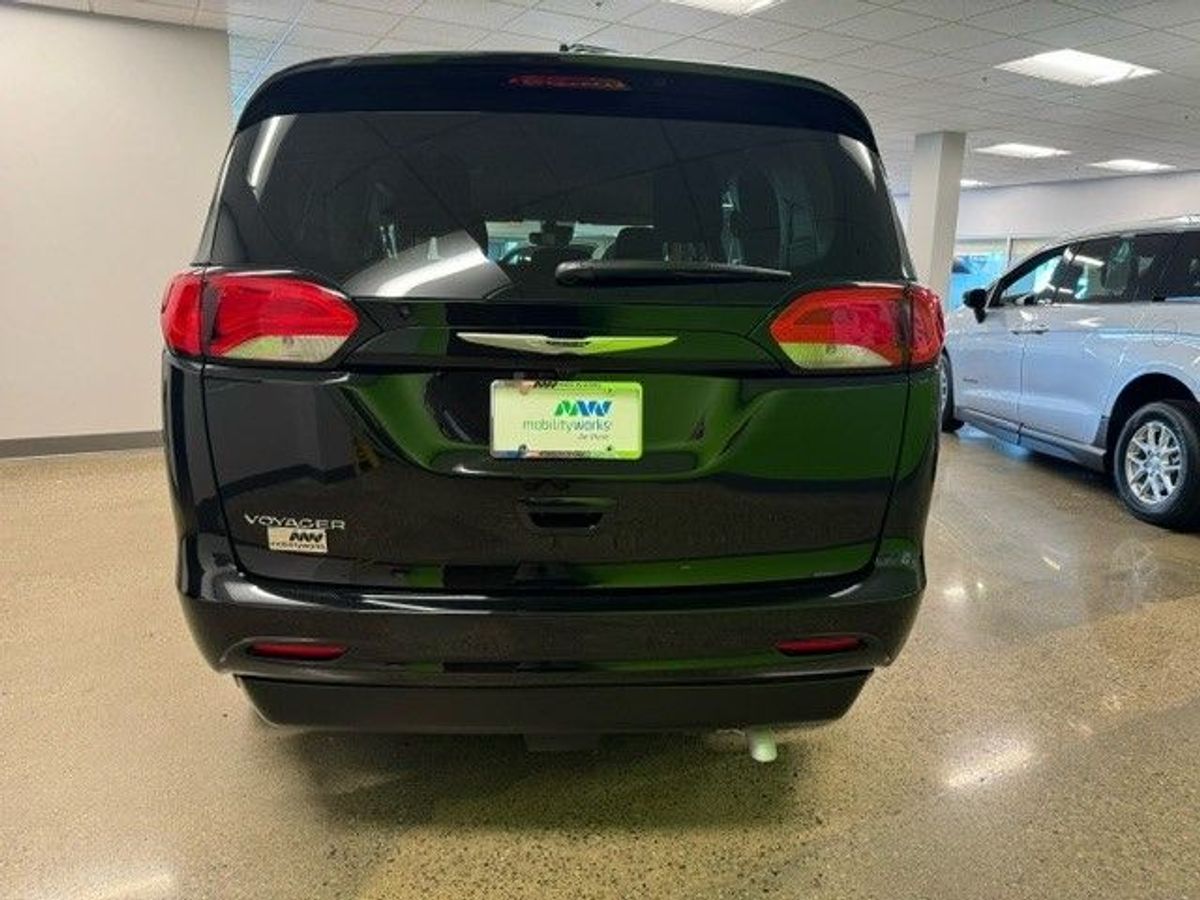 2024 CHRYSLER VOYAGER - Image 5