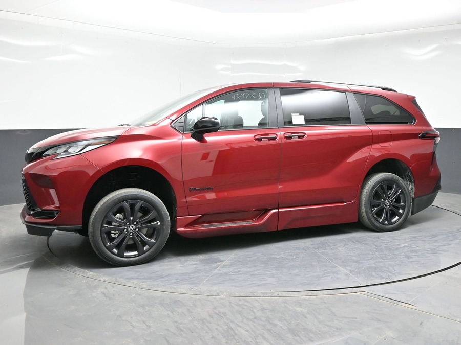 New 2026 Toyota Sienna Hybrid XSE Sport - BraunAbility Side Entry In Floor Automatic Ramp