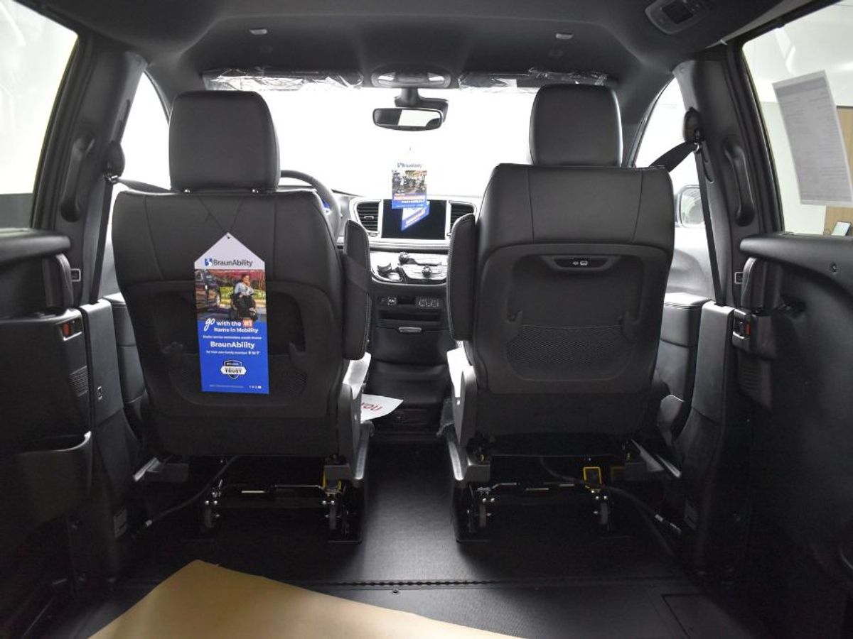 2025 Chrysler Pacifica photo 4