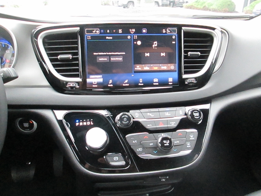 White Chrysler Pacifica image number 9