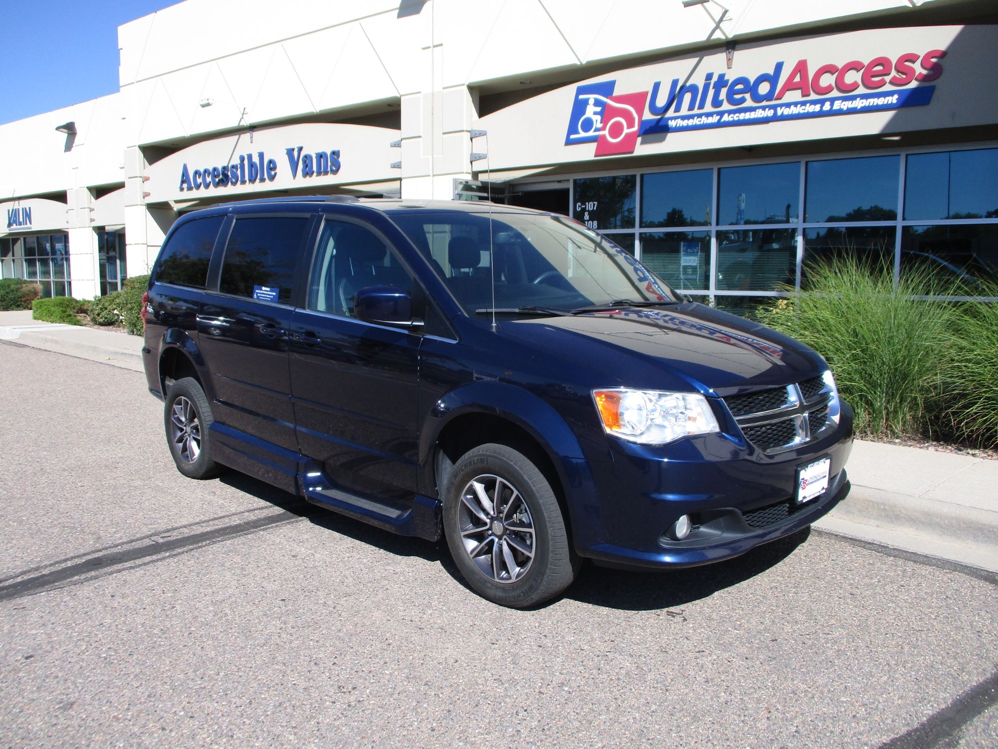 Used 2017 Dodge Grand Caravan SXT - VMI Side Entry Entry In Floor Automatic Ramp