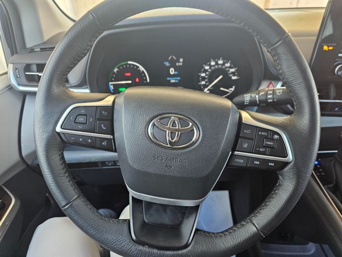 2024 TOYOTA SIENNA - Image 3