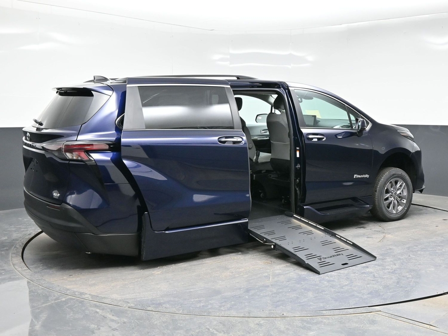 New 2026 Toyota Sienna XLE Add - BraunAbility Side Entry Entry Fold Out Automatic Ramp