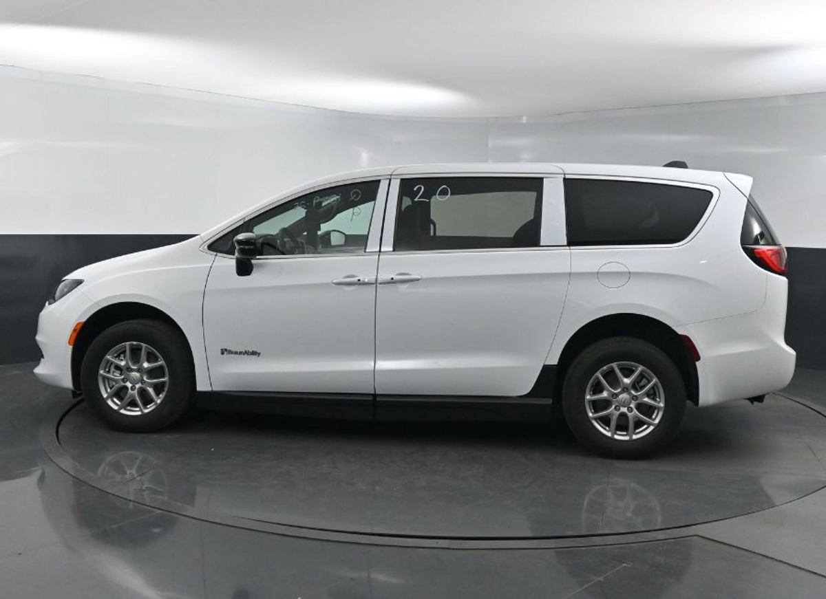 2025 CHRYSLER VOYAGER - Image 4