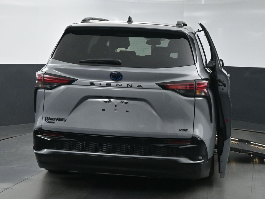 New 2025 Toyota Sienna Hybrid XSE Sport - BraunAbility Side Entry Entry Fold Out Automatic Ramp