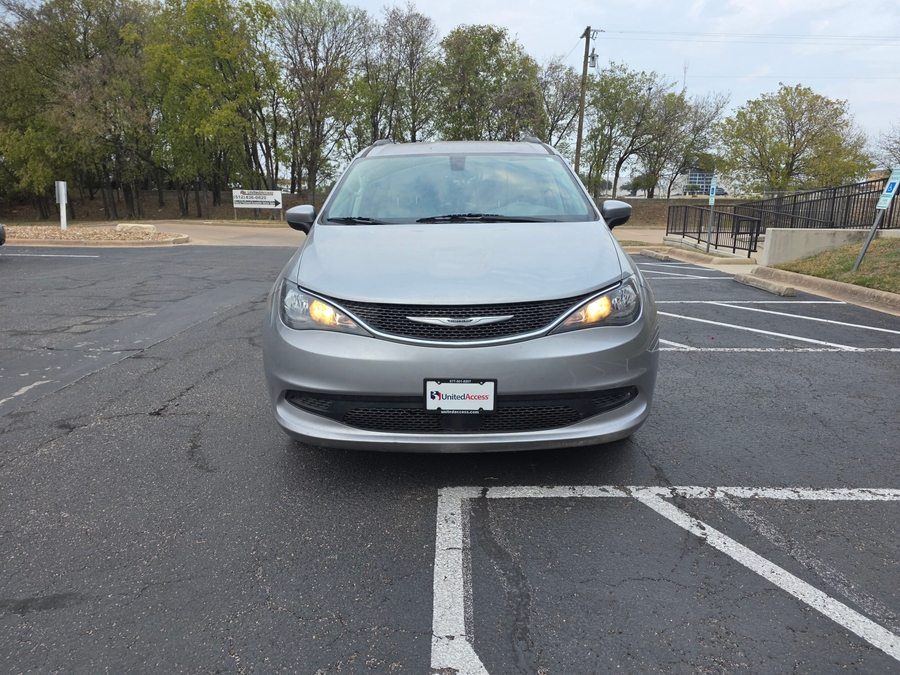 Used 2021 Chrysler Voyager LXi - BraunAbility Side Entry Entry Fold Out Manual Ramp