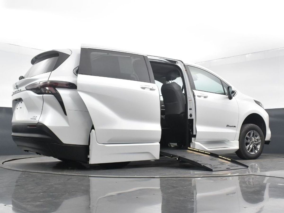 2023 TOYOTA SIENNA - Image 20