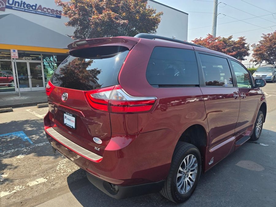 Used 2020 Toyota Sienna XLE - VMI Side Entry In Floor Automatic Ramp