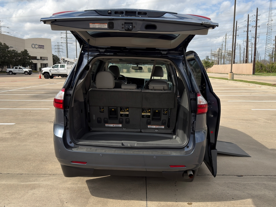 Used 2017 Toyota Sienna XLE Base - VMI Side Entry Entry In Floor Automatic Ramp
