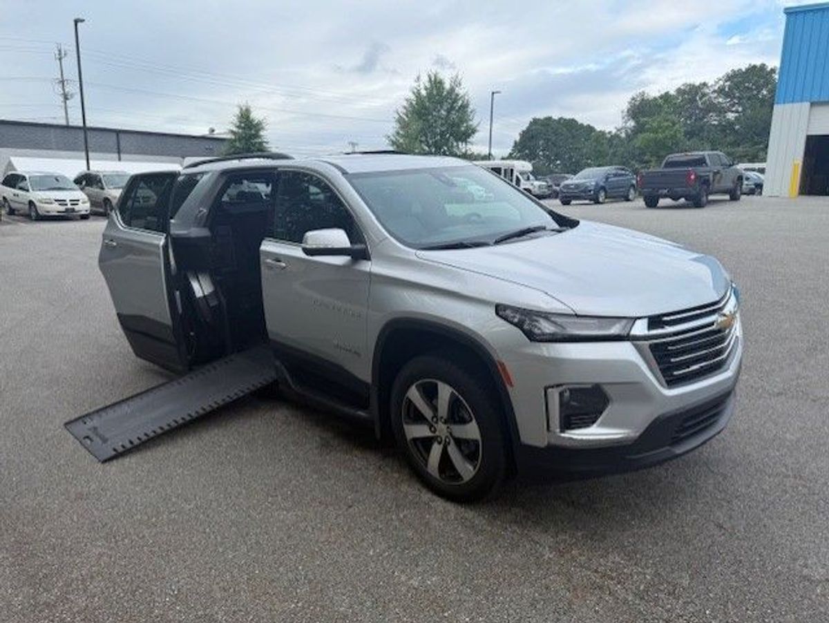 Silver Chevrolet Traverse image number 9