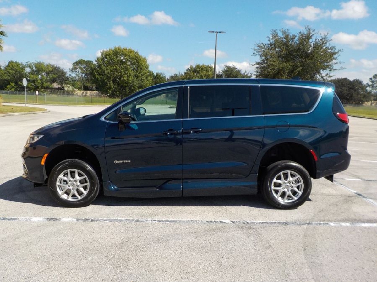 2024 CHRYSLER PACIFICA - Image 23