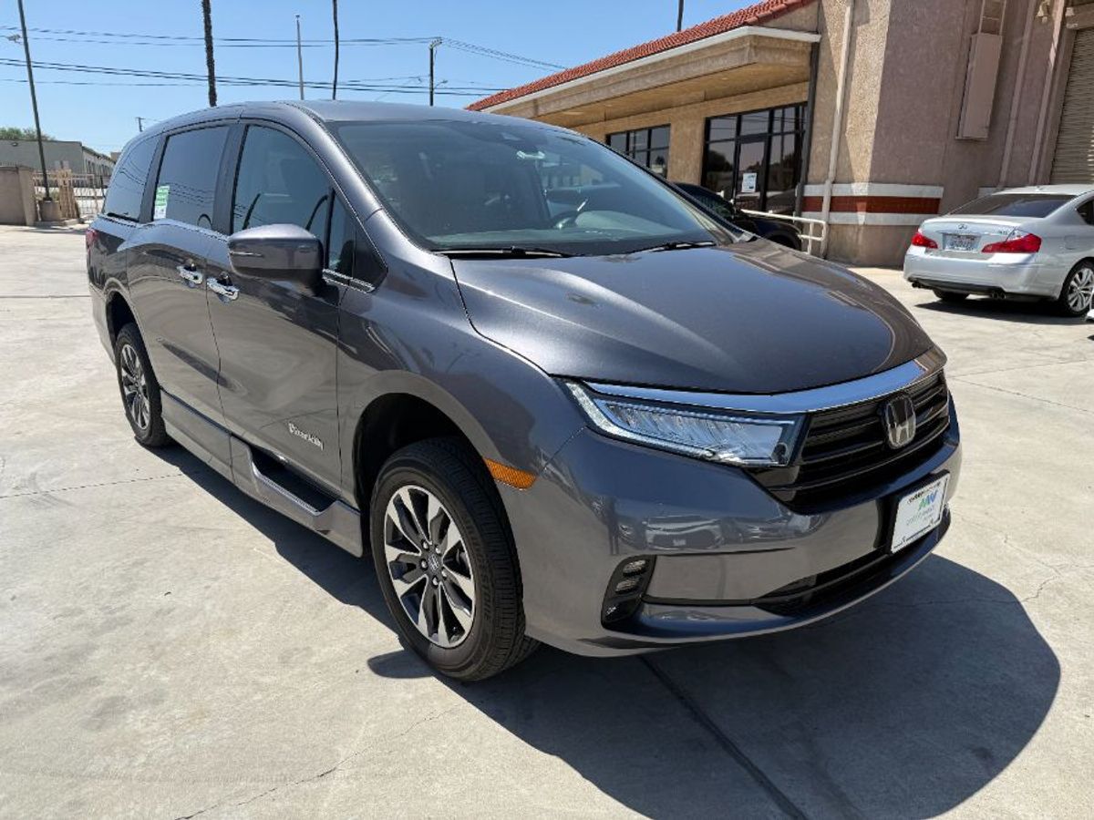 Grey Honda Odyssey image number 7