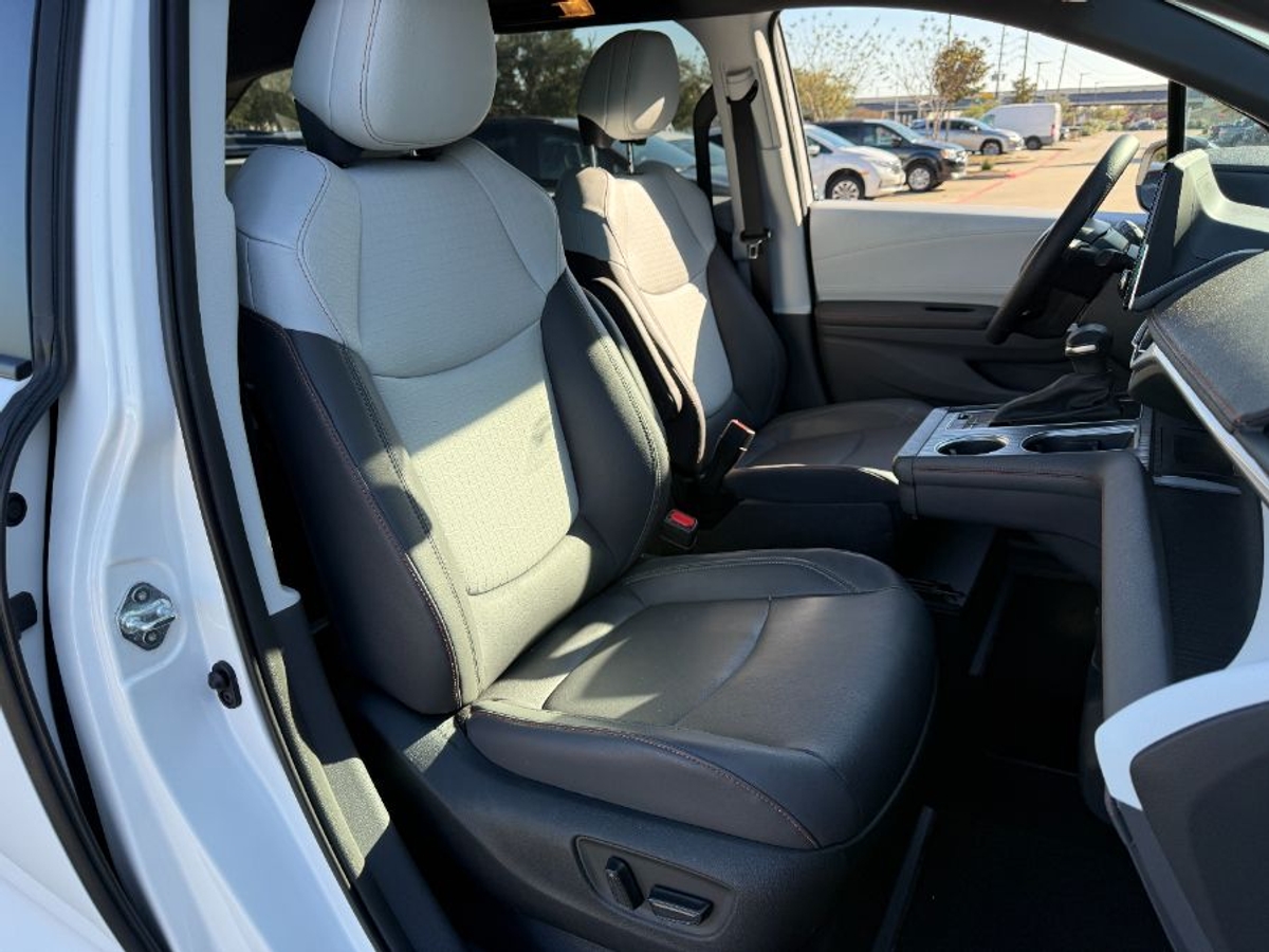 2023 TOYOTA SIENNA - Image 11