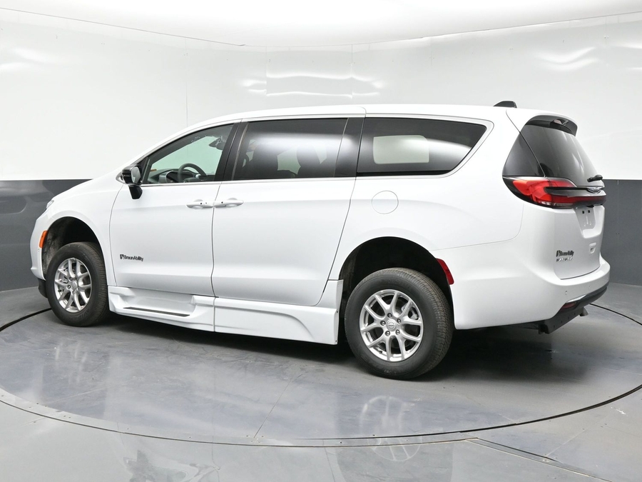 2026 Chrysler Pacifica's photo