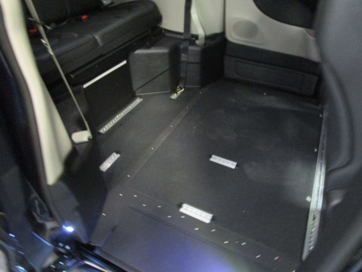 Blue Chrysler Pacifica image number 14