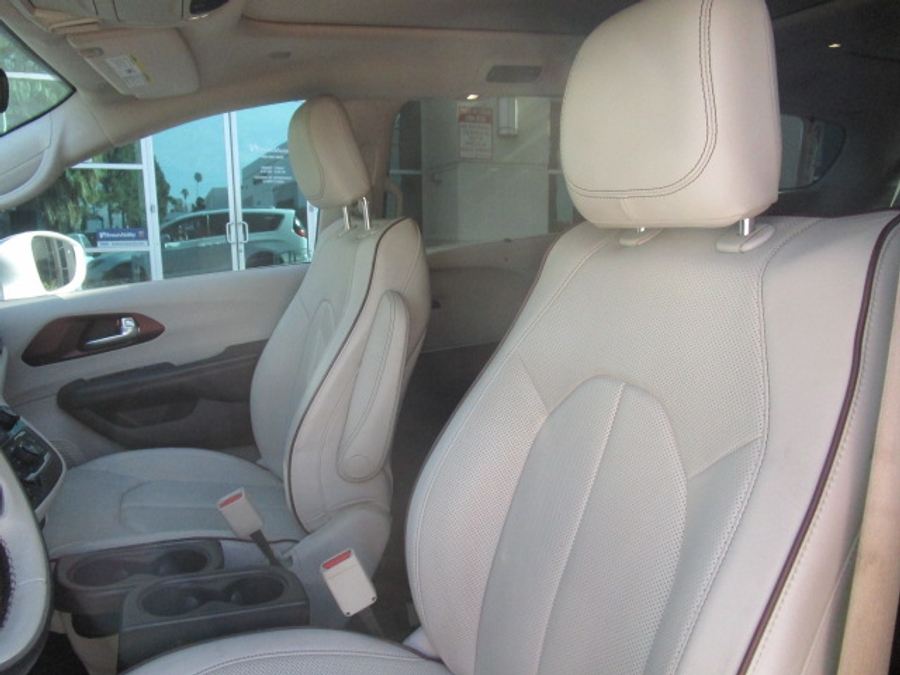 Used 2017 Chrysler Pacifica Limited - BraunAbility Side Entry Fold Out Automatic Ramp