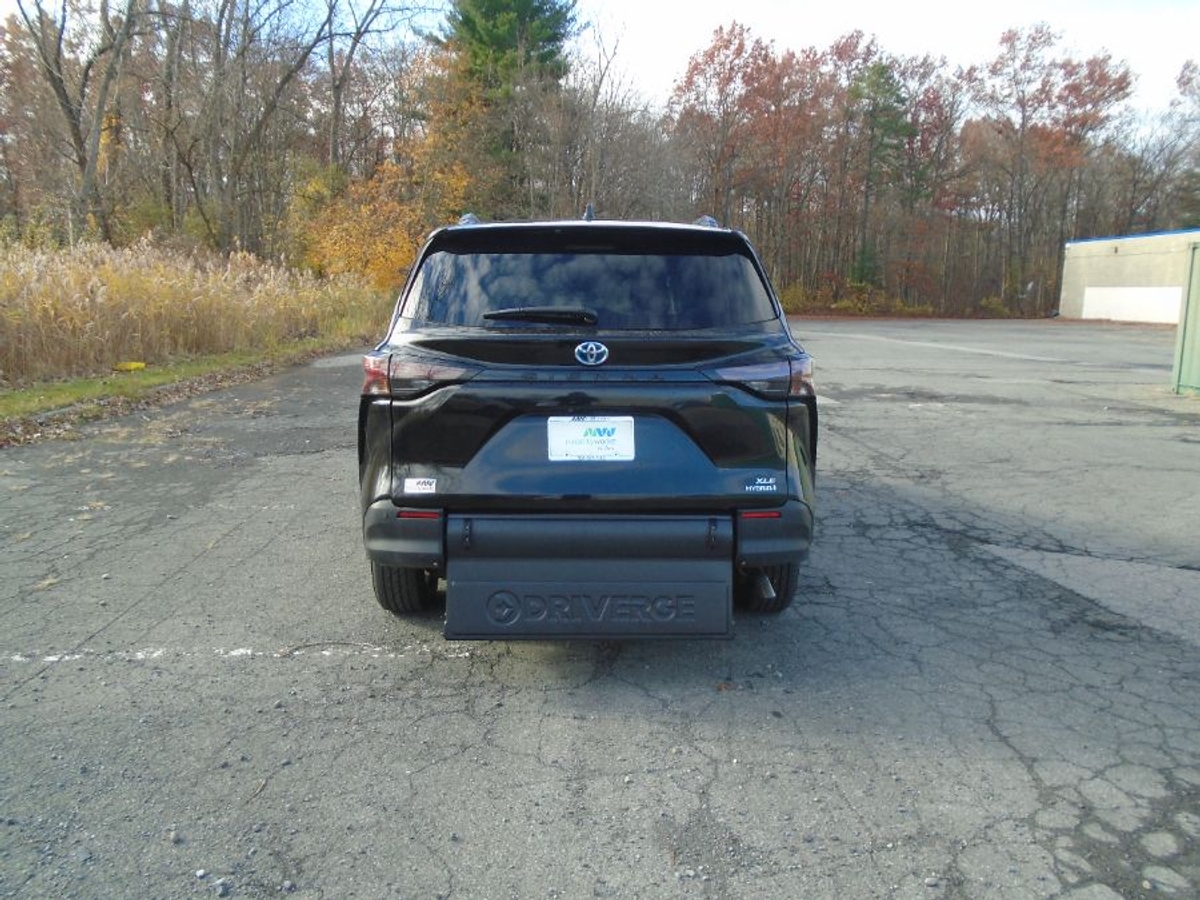 2024 TOYOTA SIENNA - Image 11