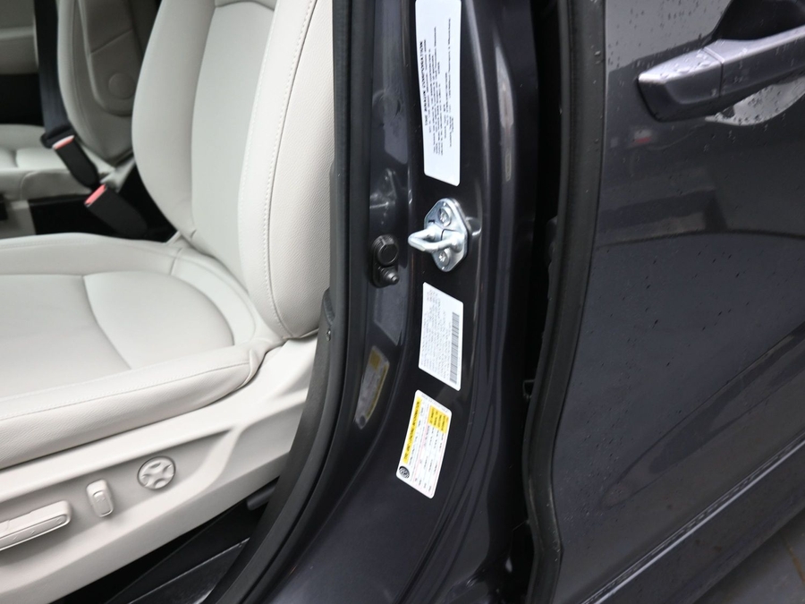 Grey Honda Odyssey image number 13