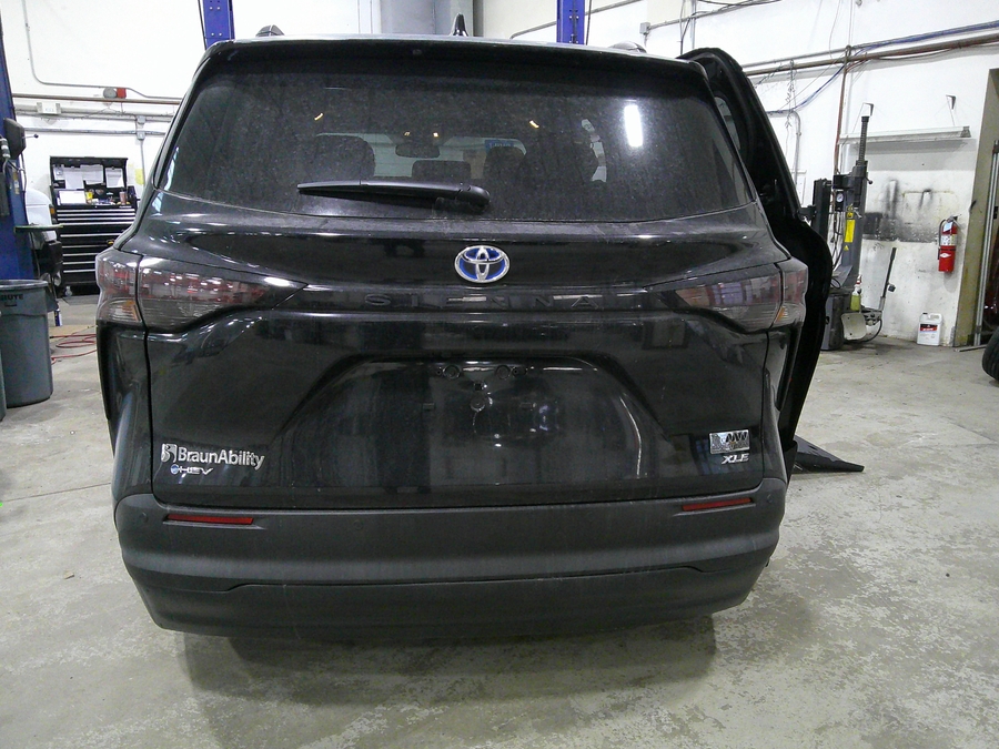 Black Toyota Sienna image number 3