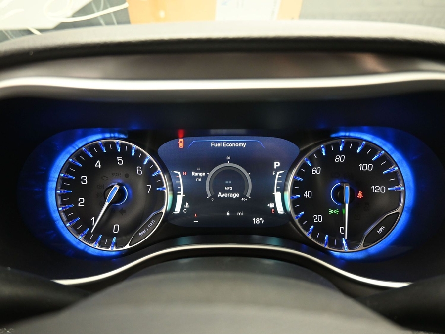 White Chrysler Pacifica image number 15