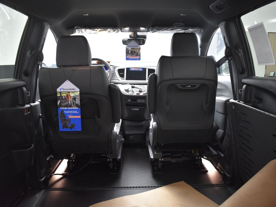 New 2025 Chrysler Pacifica Select Safety - BraunAbility Side Entry Entry Fold Out Automatic Ramp