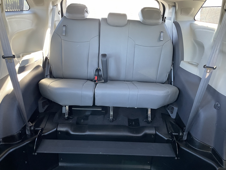Used 2021 Toyota Sienna Hybrid Limited - BraunAbility Side Entry Entry Fold Out Automatic Ramp