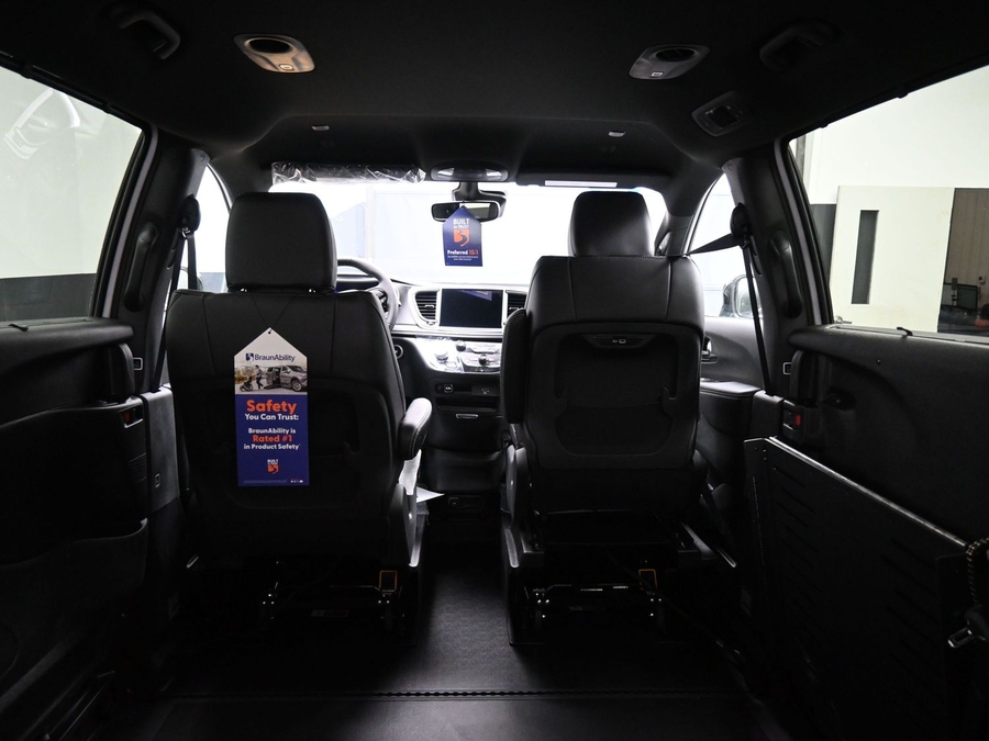 New 2026 Chrysler Pacifica Select Sport - BraunAbility Side Entry Entry Fold Out Automatic Ramp