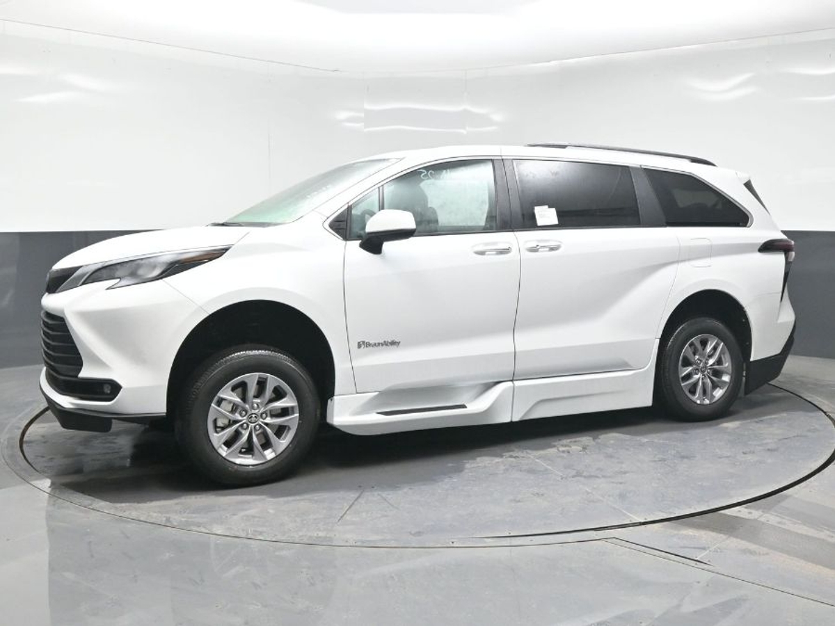 2025 TOYOTA SIENNA - Image 3