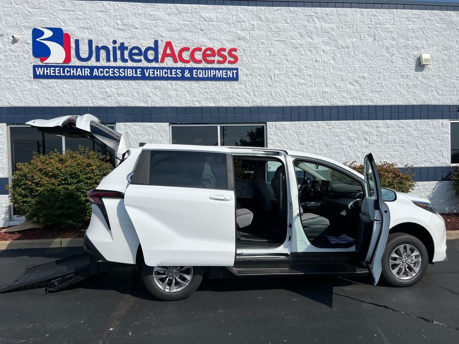 New 2025 Toyota Sienna Hybrid LE - BraunAbility Commercial Rear Entry Entry Fold Out Manual Ramp