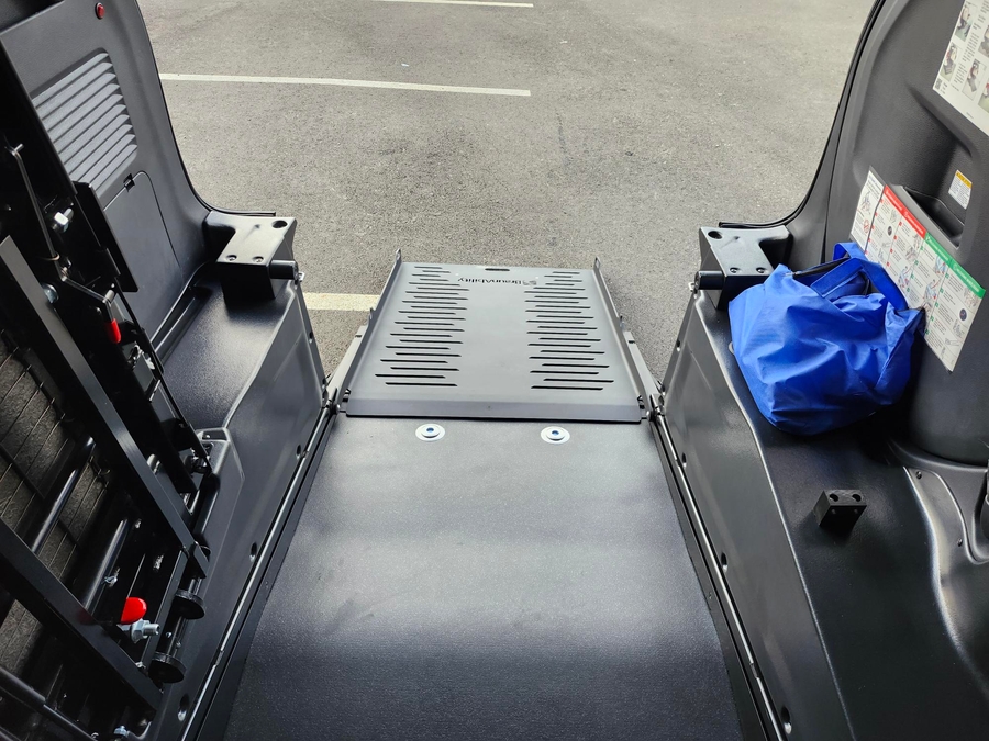 New 2026 Toyota Sienna Hybrid LE W 3RD ROW - BraunAbility Commercial Rear Entry Fold Out Manual Ramp