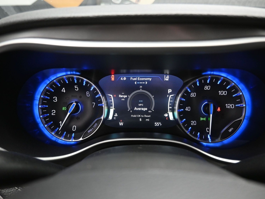 Black Chrysler Pacifica image number 15