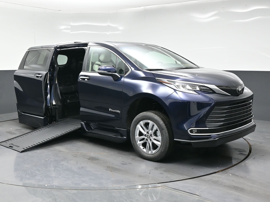 New 2026 Toyota Sienna Hybrid Limited - BraunAbility Side Entry In Floor Automatic Ramp