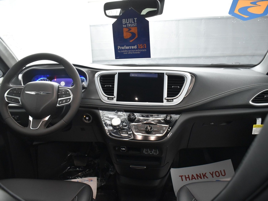 New 2025 Chrysler Pacifica Select Safety - BraunAbility Side Entry Entry Fold Out Automatic Ramp