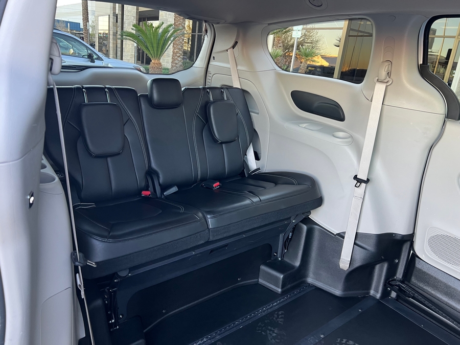 Used 2023 Chrysler Pacifica Touring L Safety - BraunAbility Side Entry Entry In Floor Automatic Ramp