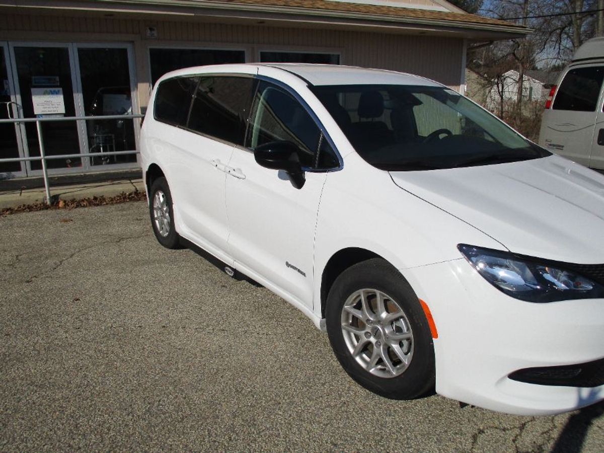 2024 CHRYSLER PACIFICA - Image 11