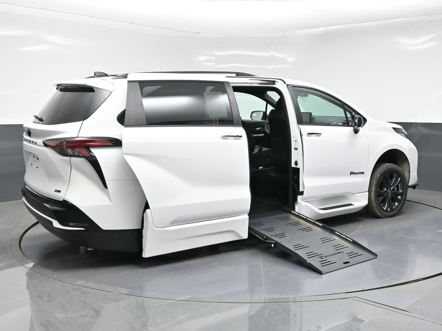 New 2026 Toyota Sienna Hybrid XSE Sport - BraunAbility Side Entry Entry Fold Out Automatic Ramp