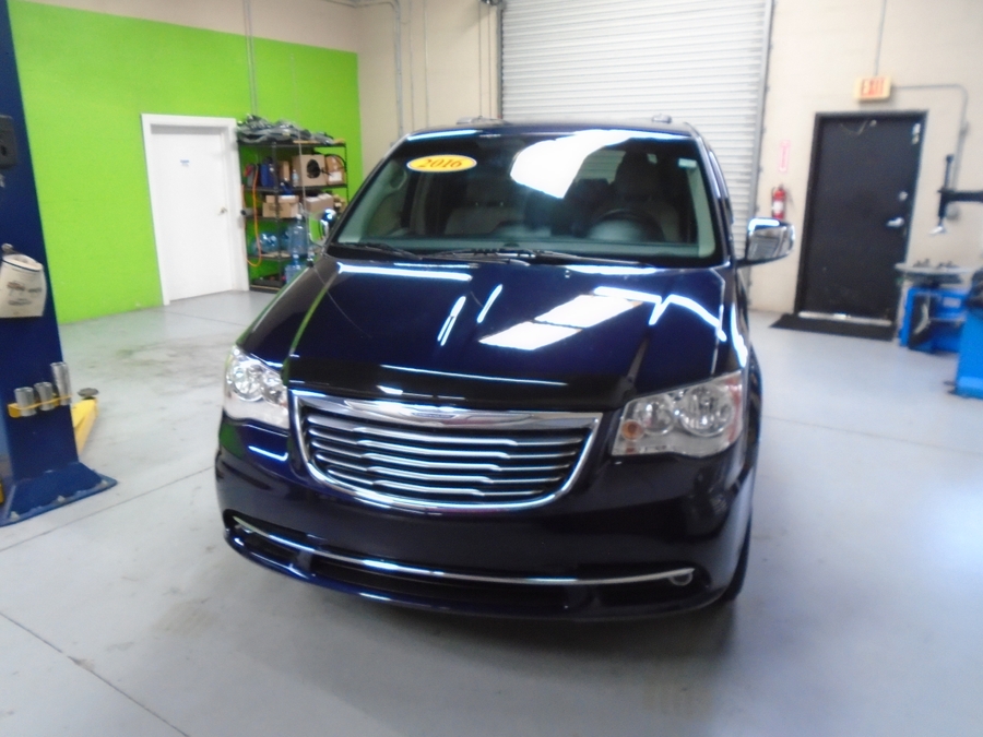 2016 Chrysler Town & Country Touring-L - Photo 3