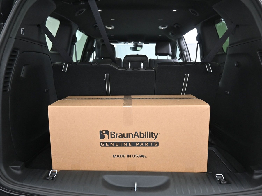 Black Chrysler Pacifica image number 13