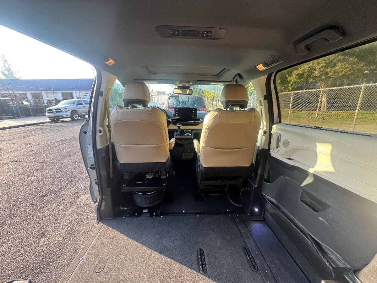 2022 TOYOTA SIENNA - Image 3