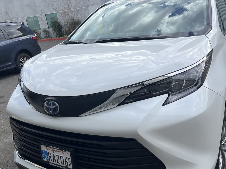 Used 2024 Toyota Sienna Hybrid XLE Plus - BraunAbility Side Entry Entry Fold Out Automatic Ramp