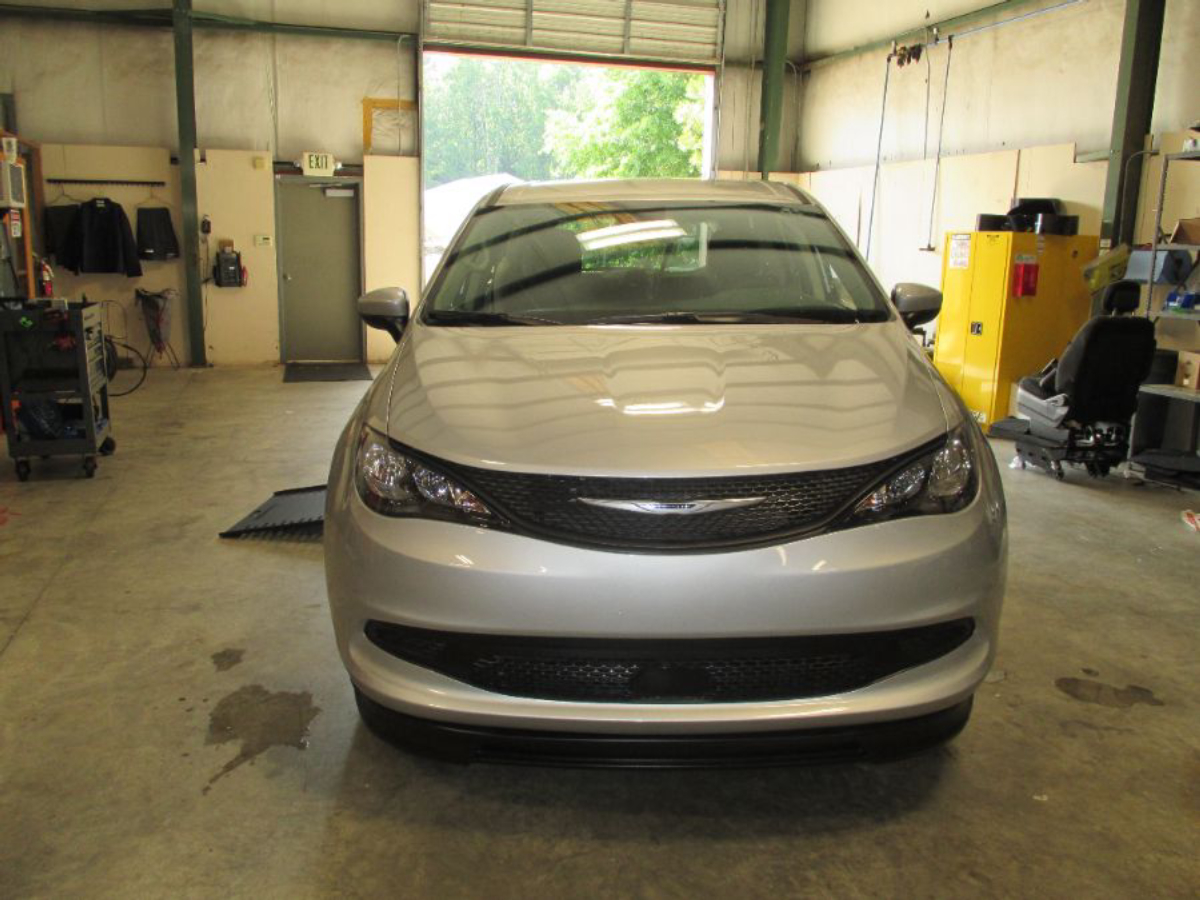 2023 CHRYSLER VOYAGER - Image 4