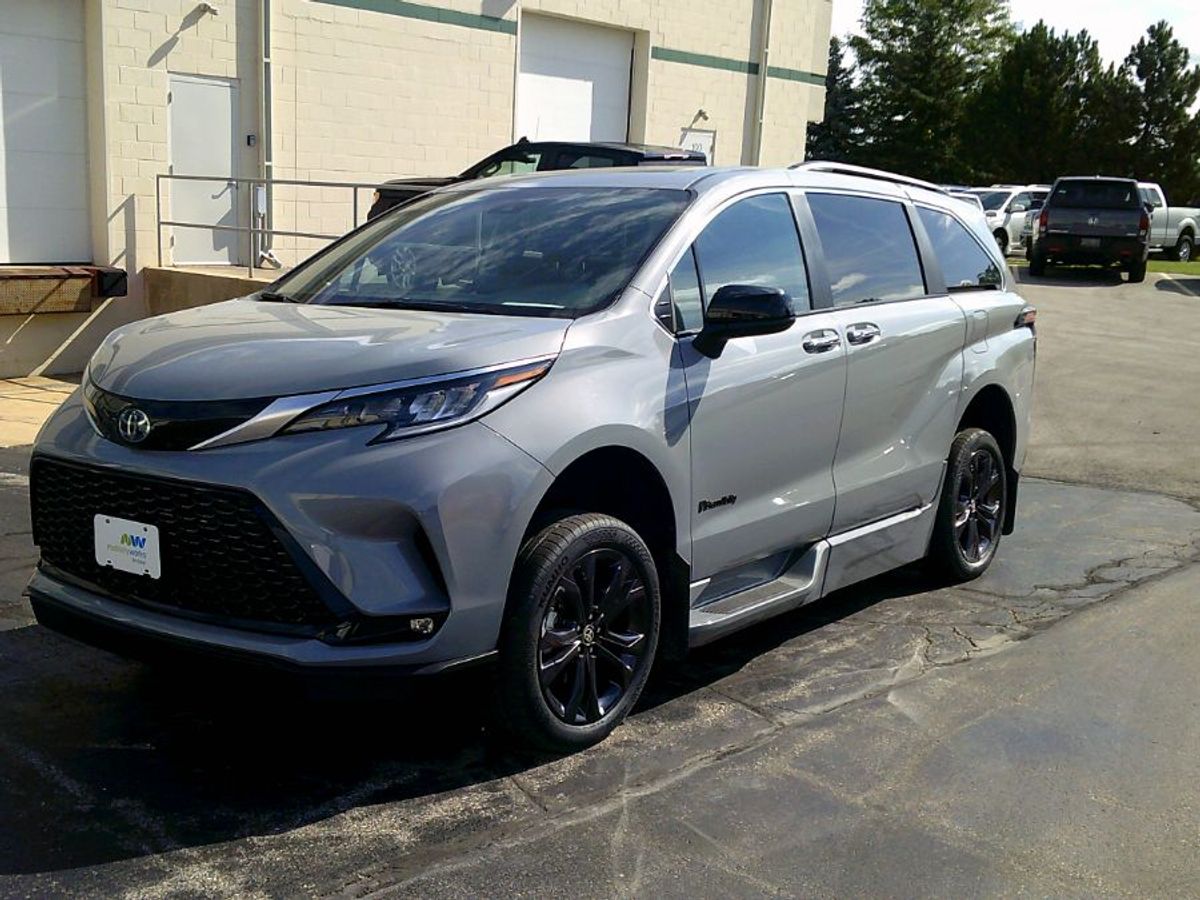 2024 TOYOTA SIENNA - Image 4