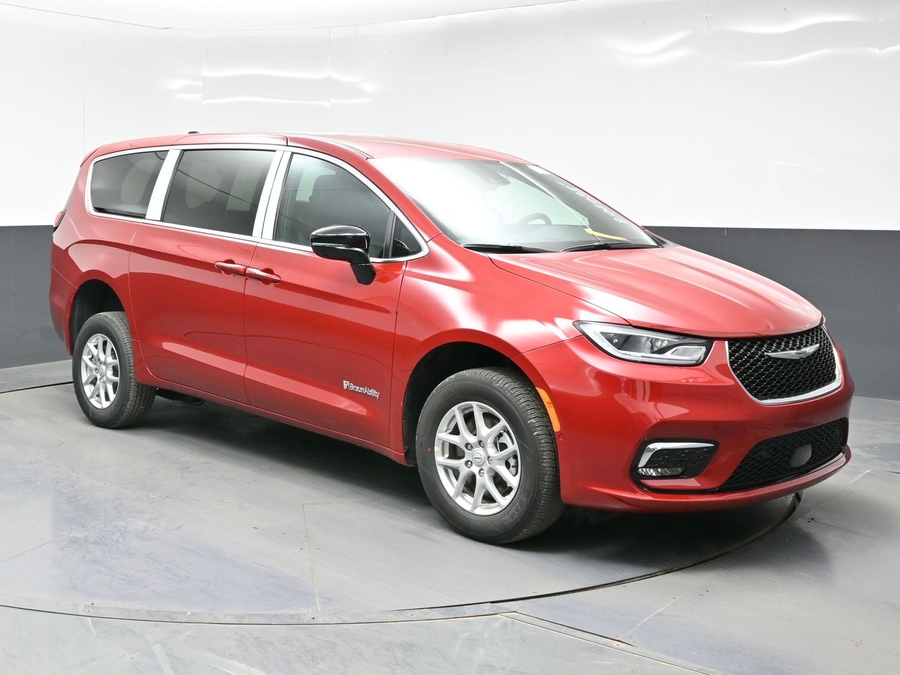 Red Chrysler Pacifica image number 10