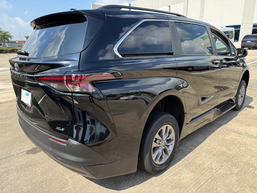 Black Toyota Sienna image number 2