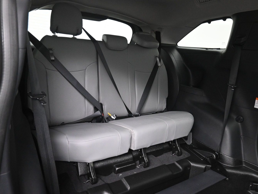 Grey Toyota Sienna image number 9