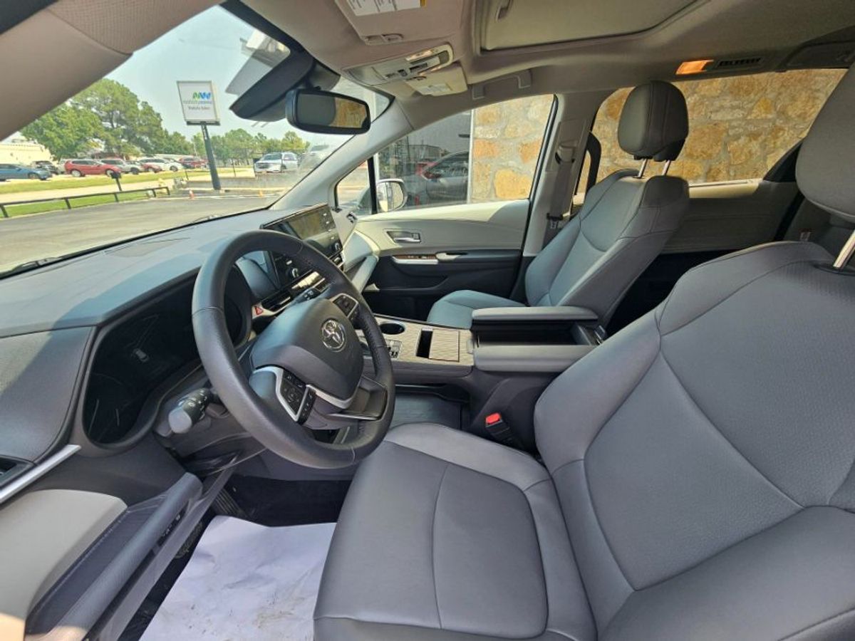 2024 TOYOTA SIENNA - Image 11