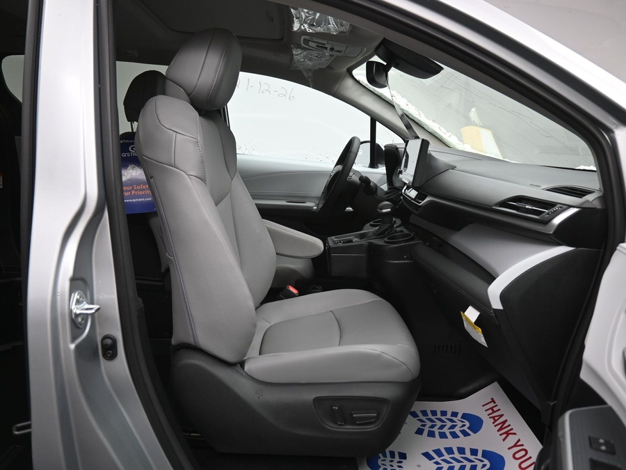 New 2025 Toyota Sienna Hybrid XLE Plus - BraunAbility Side Entry Entry Fold Out Automatic Ramp