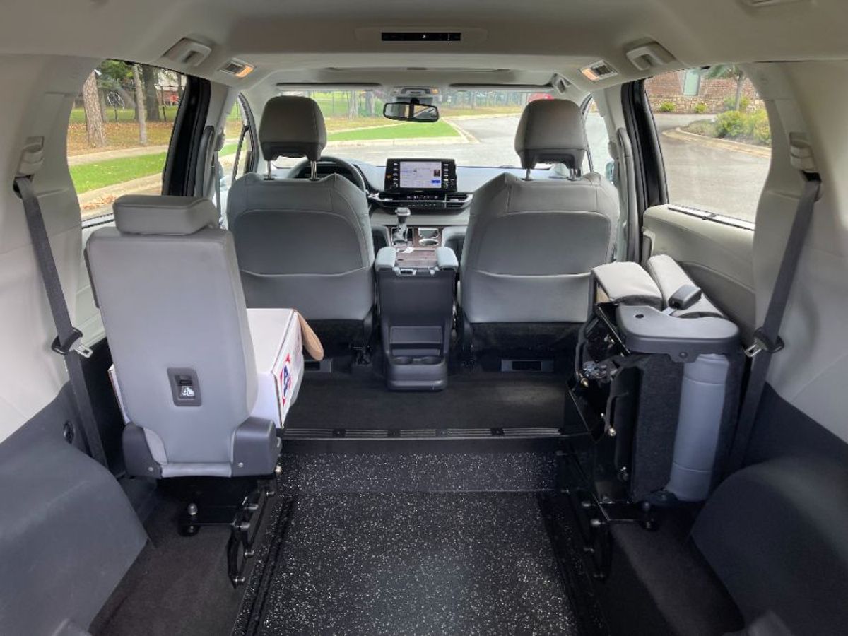 Black Toyota Sienna image number 7