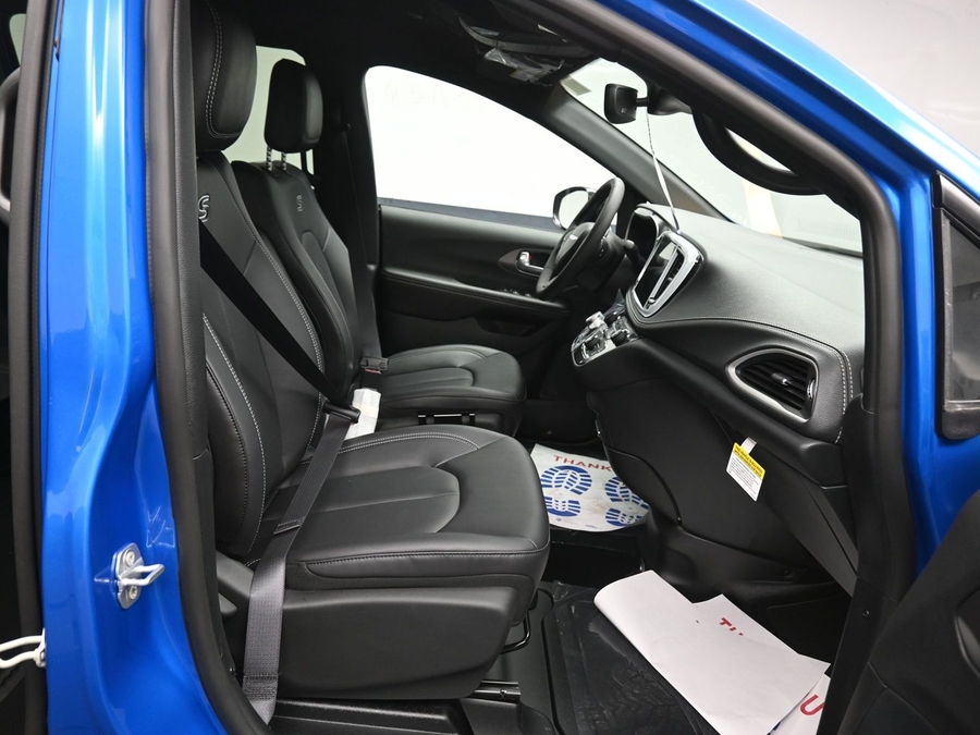 New 2026 Chrysler Pacifica Select Sport - BraunAbility Side Entry Entry Fold Out Automatic Ramp